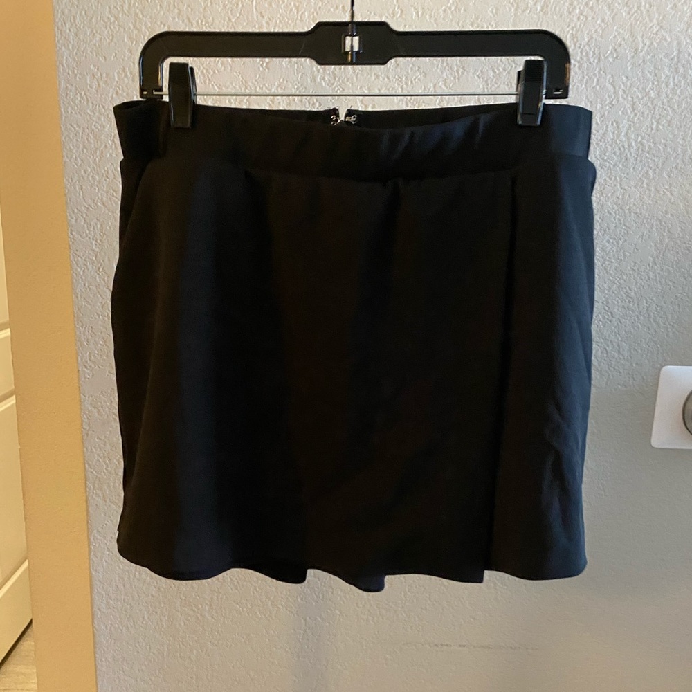 Black skort